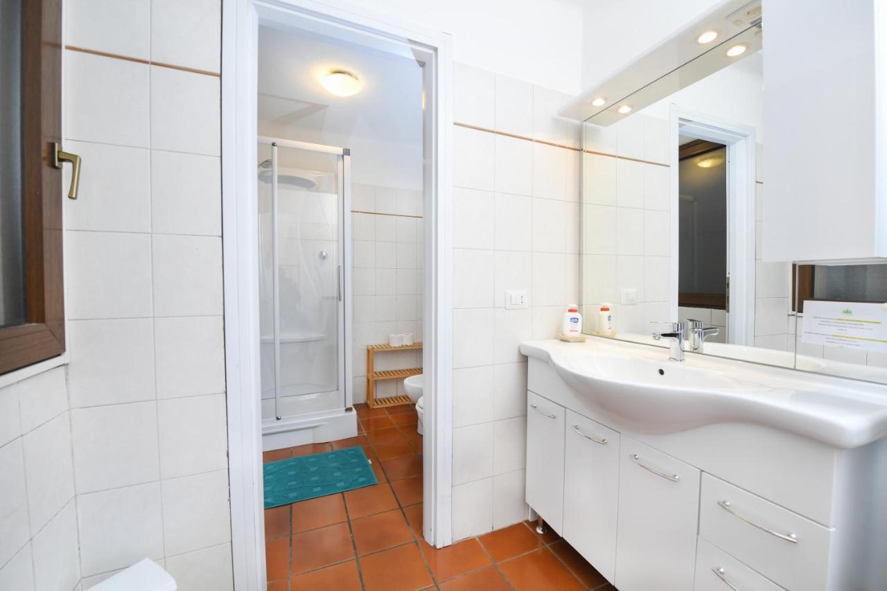 Villa Pinetina B&B Lasnigo Экстерьер фото