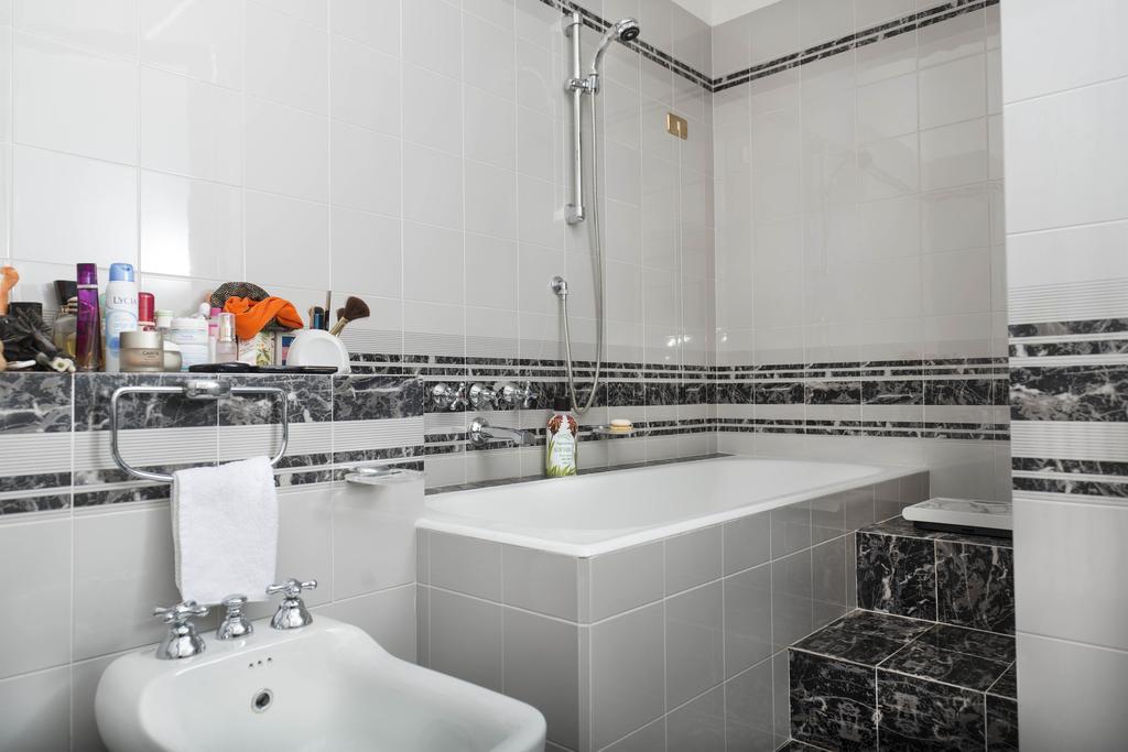 Villa Pinetina B&B Lasnigo Номер фото