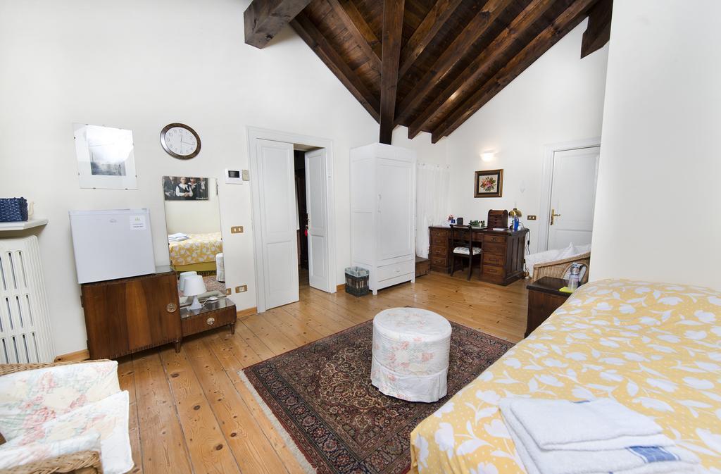 Villa Pinetina B&B Lasnigo Экстерьер фото